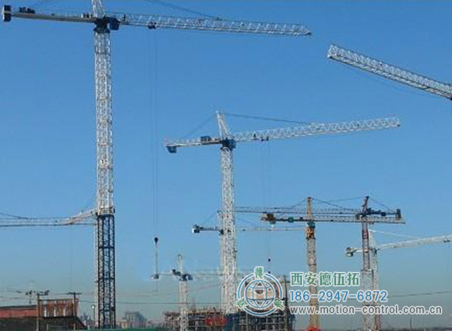 图2：配有多台起重机的大型施工现场。碰撞保护系统有助于防止事故发生。