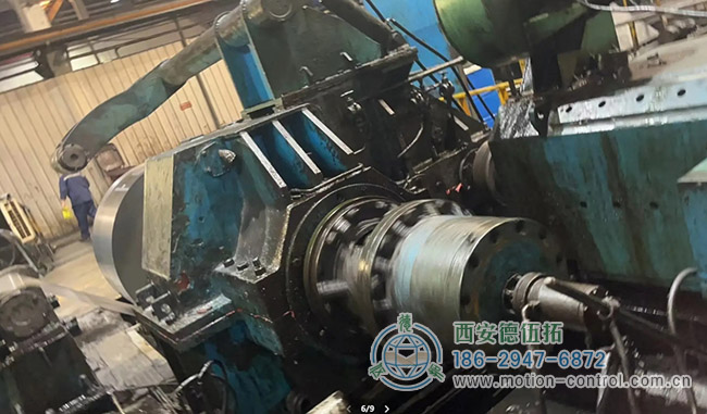 图为重载编码器在六辊可逆轧机上的应用照片