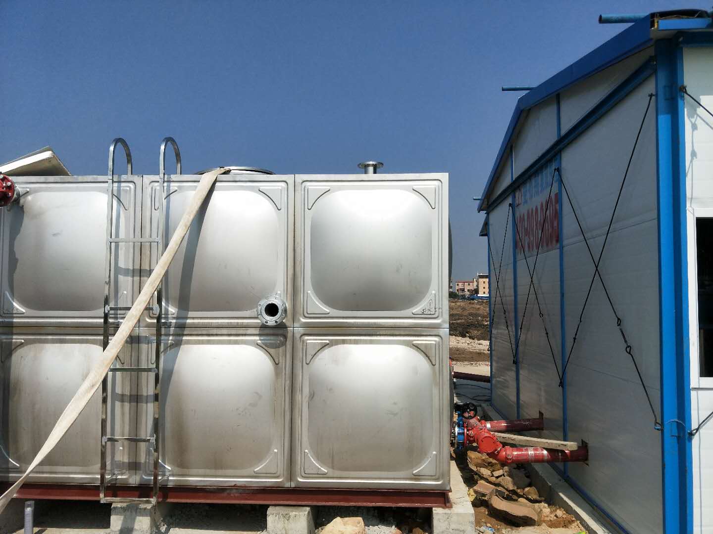 不锈钢圆柱形保温水箱的安装使用
